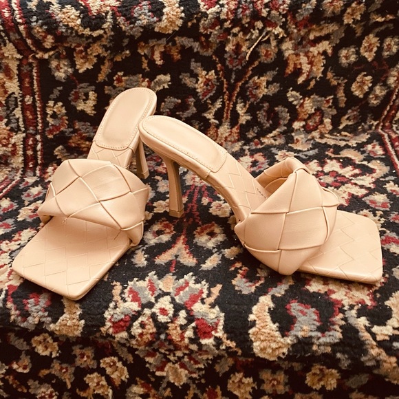 SANDALS! - Picture 6 of 10